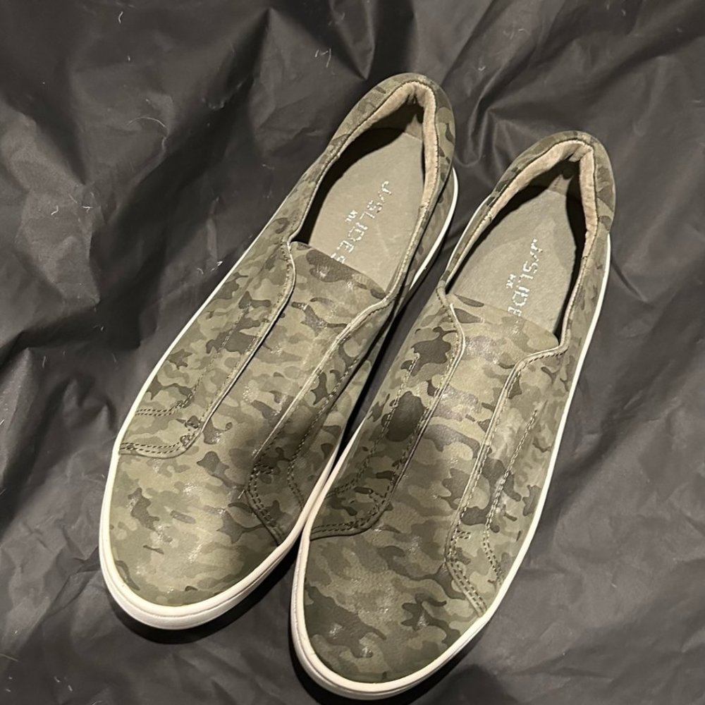 J Slides Camo Leather Platform Sneakers Size 7.5 NEW